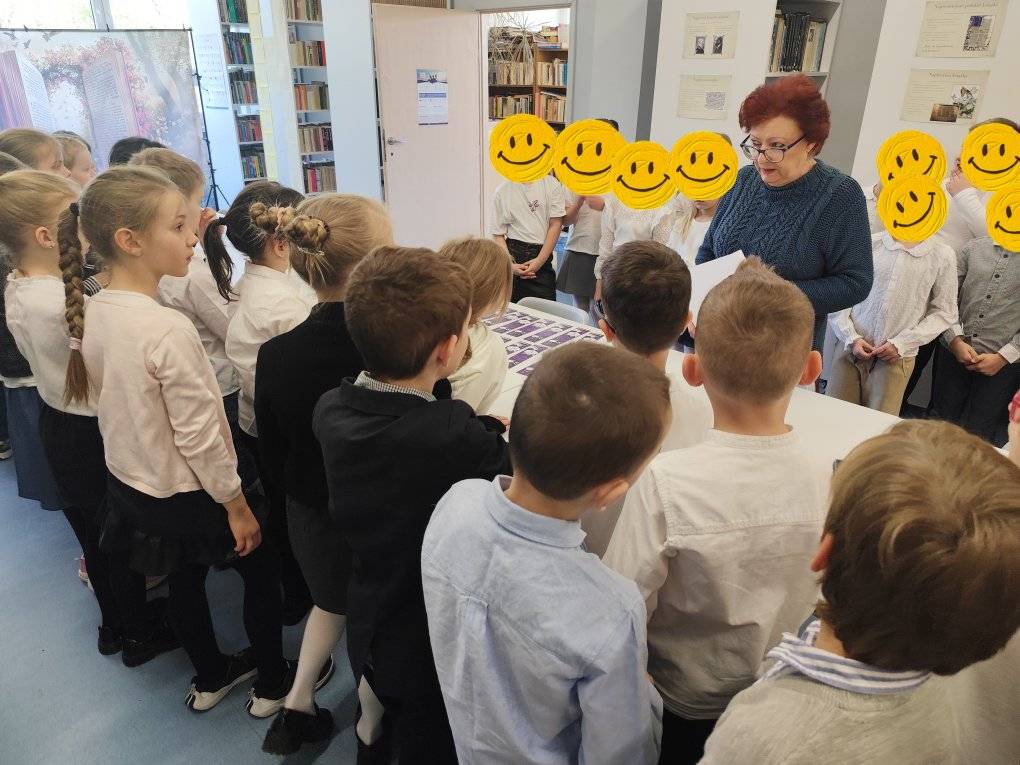 Pasowanie na Czytelnika w klasach pierwszych